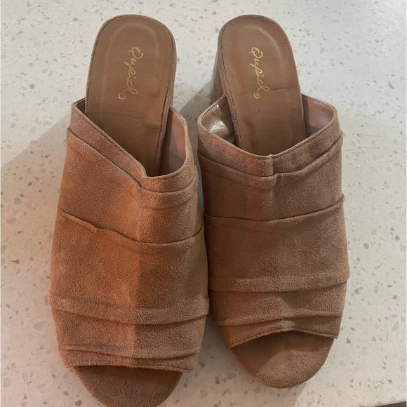 Suede slide heels 2.5” - Qupid brand - size 7.5 - Picture 2 of 2